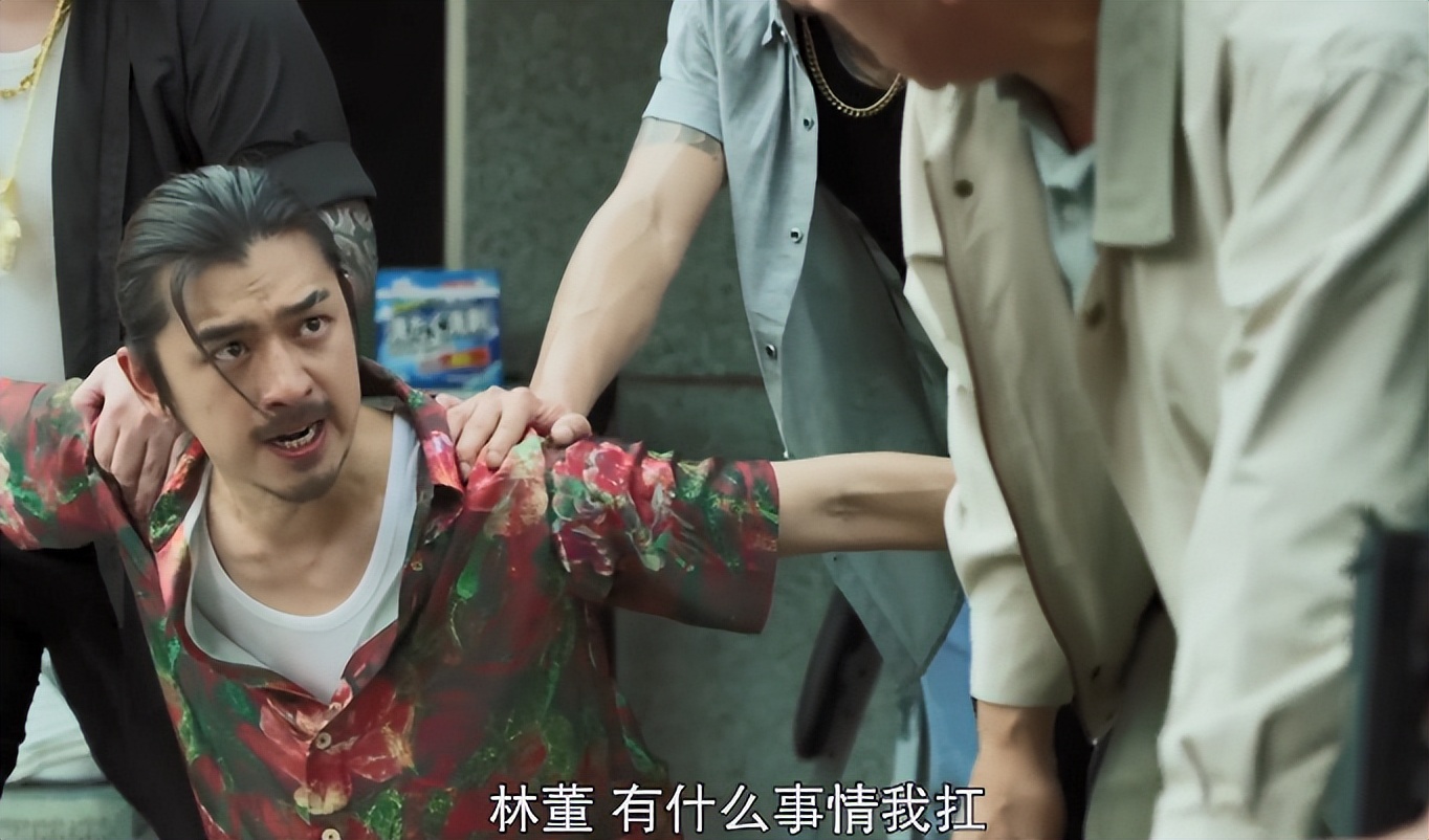 比《哭悲》还上头？逃犯吃屎，警察“全裸”查案，致敬《无间道》