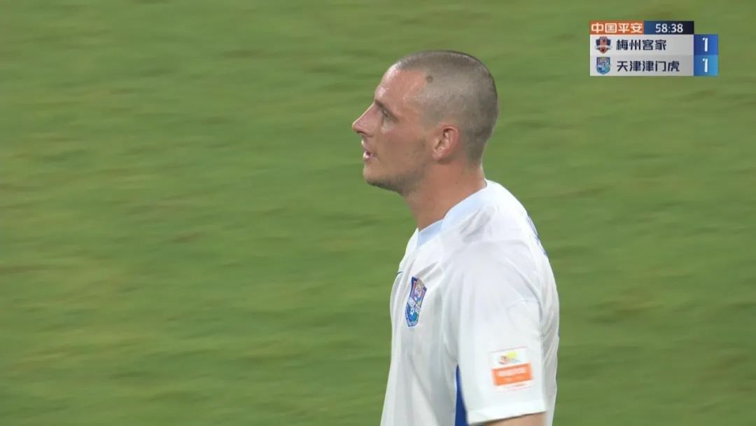 以老友之情重聚江湖，空气里却是硝烟的味道