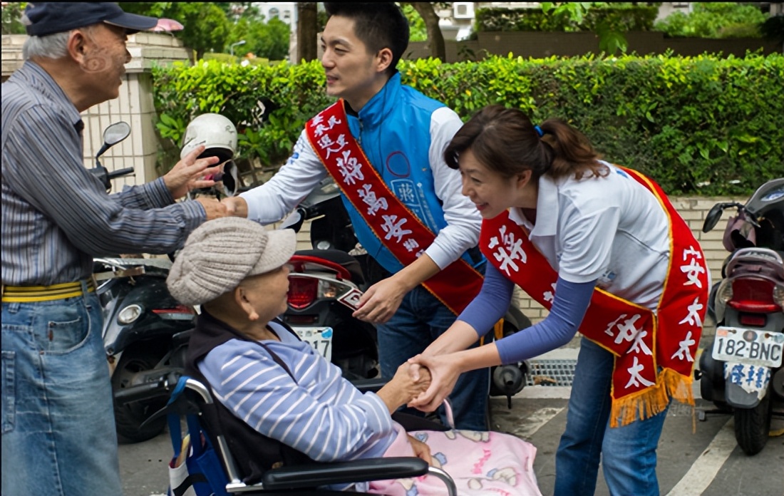 蒋介石曾孙抵达上海出席“双城论坛”，参观后坦言：印象非常深刻