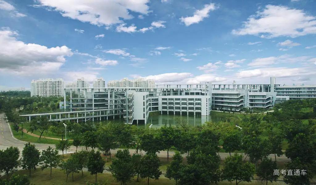 学院真的不如大学吗,学院一定不如大学吗