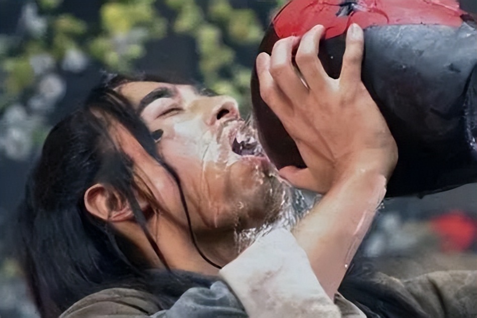 武松的刀很厉害,武松手起刀落干净利索