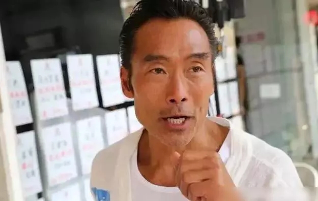 香港演员妻子出轨,57岁香港戏骨定居内地