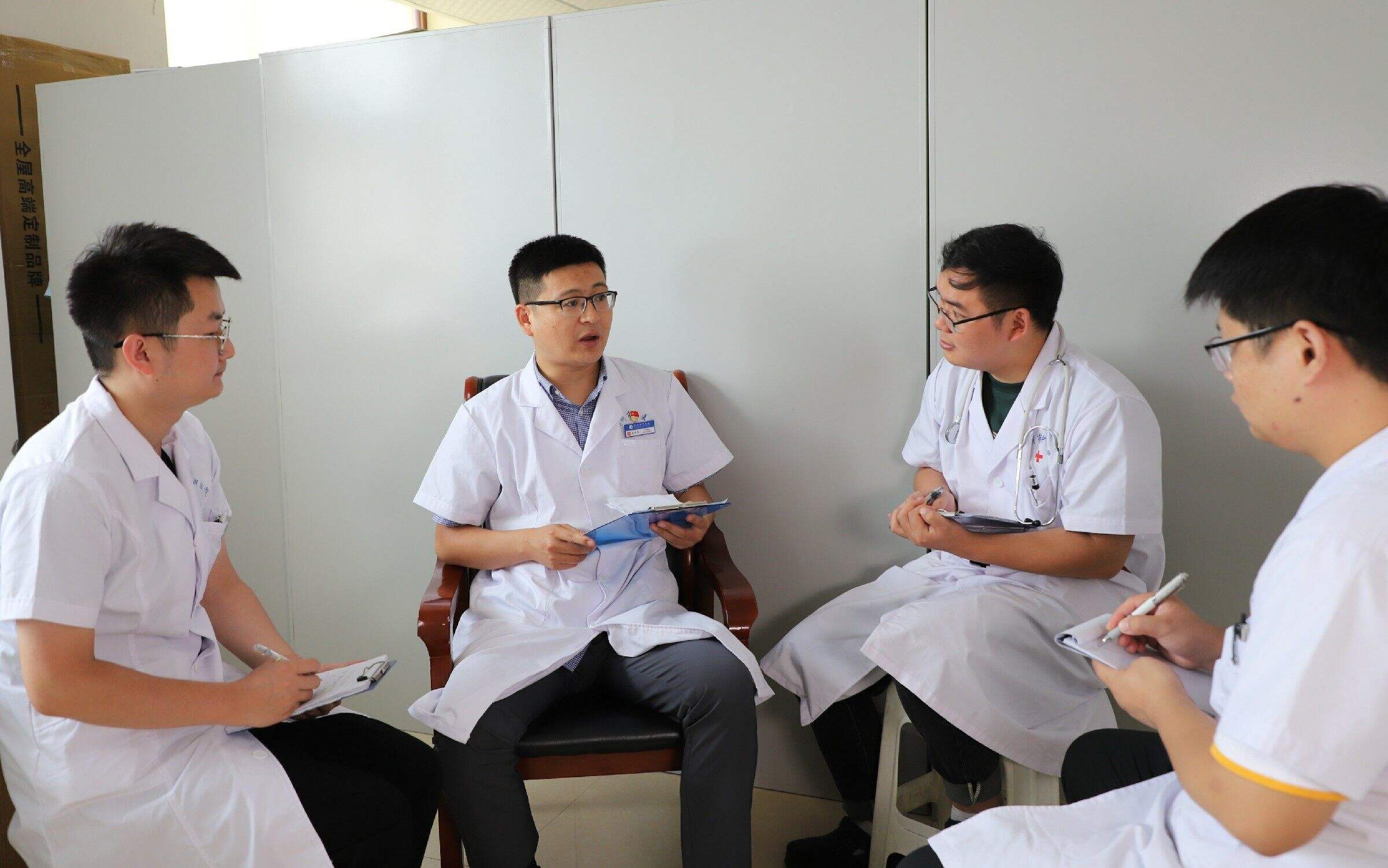 “西医不落后，中医做最强”｜郑州市中医院ICU二病区为救治呼吸急危重症患者贡献中医药力量