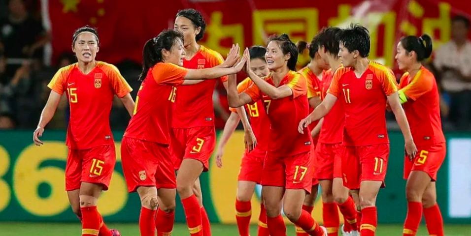 中国女足张琳艳头球神奇逆袭,张琳艳女足获奖