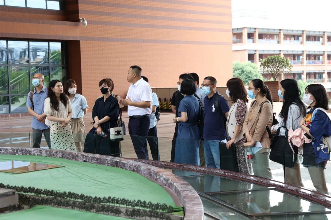 鏍￠檯浜ゆ祦淇冨彂灞曟惡鎵嬪苟杩涜氨鏂扮瘒,鏍￠檯浜ゆ祦淇冨彂灞曟惡鎵嬪叡杩涜氨鏂扮瘒