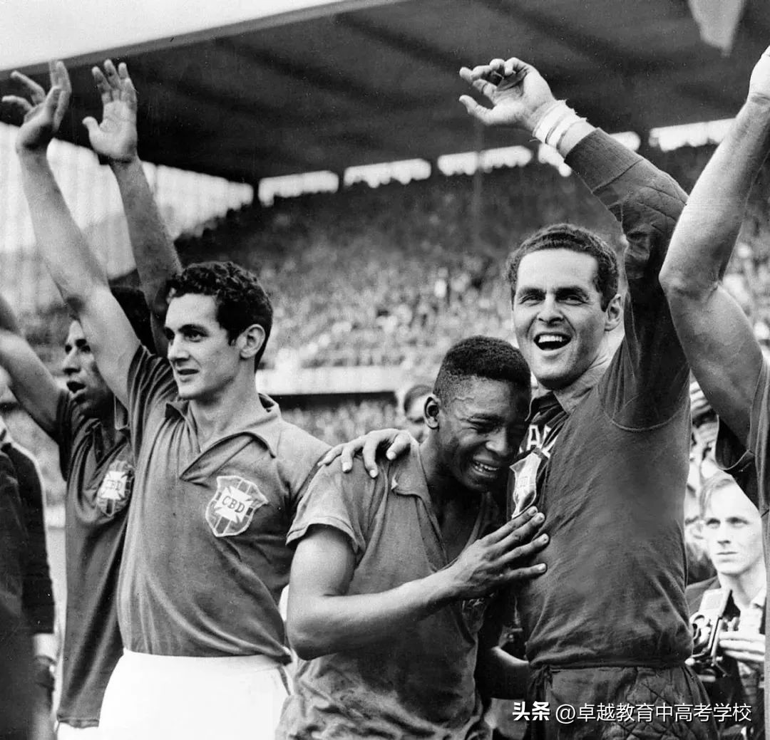 球王贝利传奇的一生仅17岁,球王贝利离世