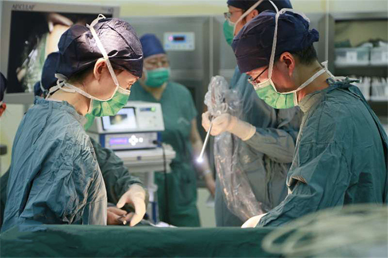 妈妈将子宫移植给孩子,2015年43岁母亲将子宫移植给女儿