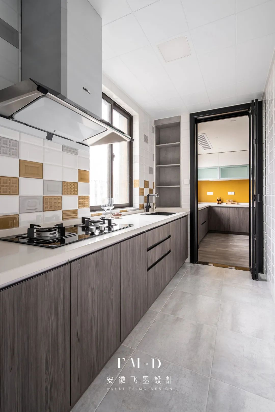 厨房玻璃门极窄与普通对比,厨房玻璃门选哪种款式好看