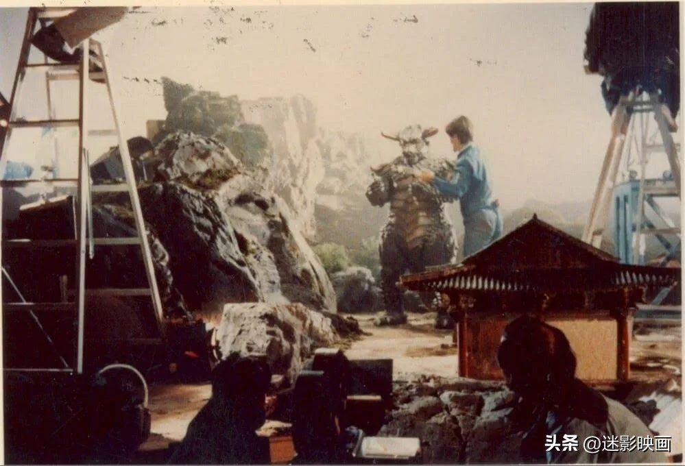 朝鲜硬核怪兽片：导演遭绑架，国家元首监制，故宫取景的另类神作