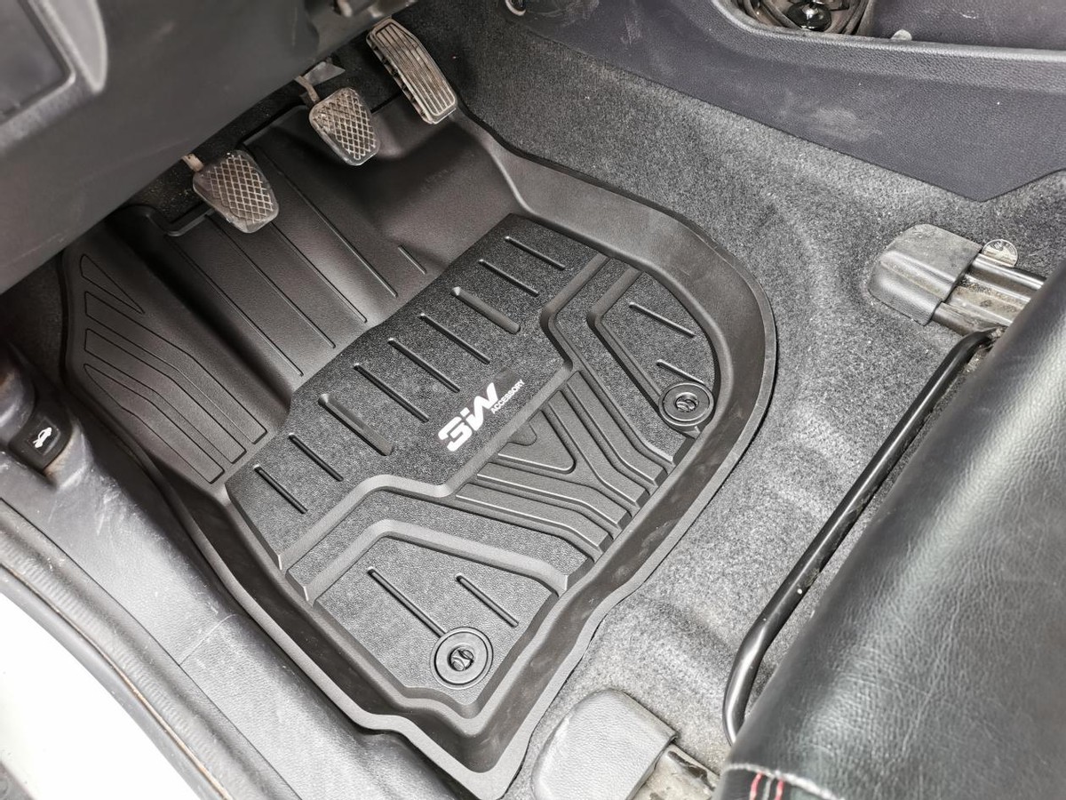 汽车里一股臭脚味,汽车脚垫有臭味怎么消除