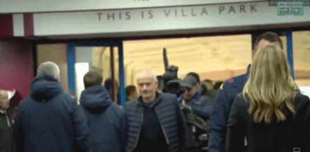 穆里尼奥与纽卡斯尔联签约,穆里尼奥接手蓝军第一战