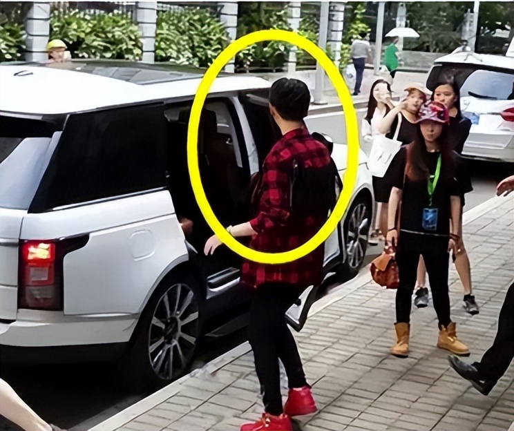 鹿晗解说欧洲杯曼联,曼联铁粉鹿晗