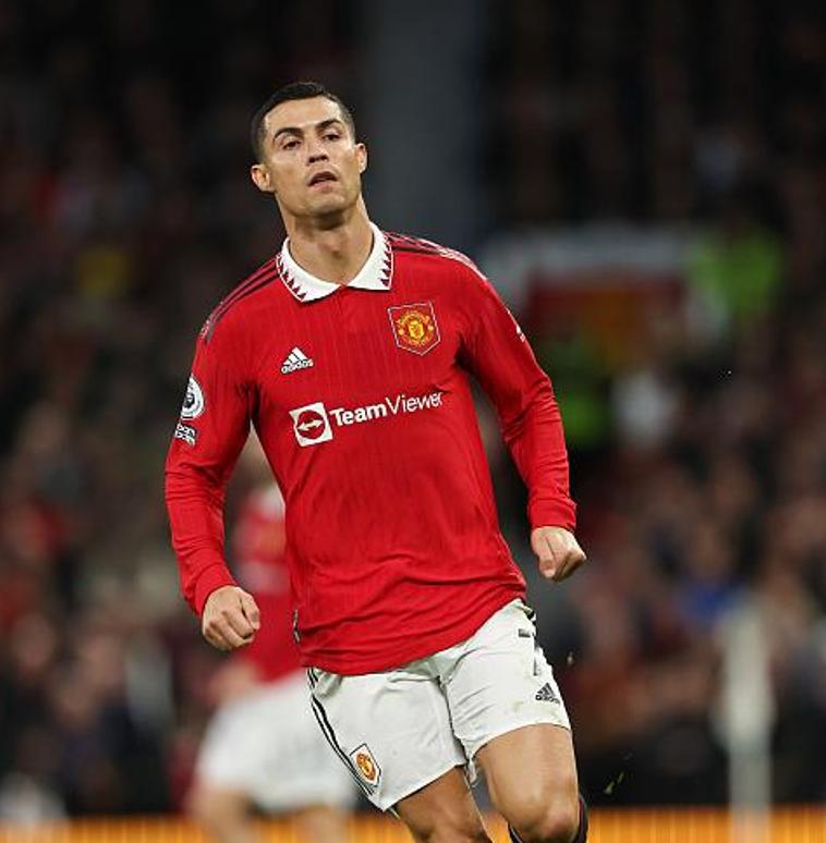 c罗曼联反攻冲刺空位却未接到球,c罗年轻曼联1v4突破禁区