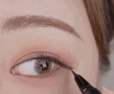 内眼线手把手教程,画下眼线的眼线教程