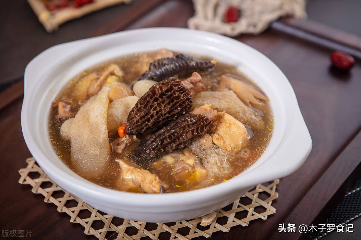 这种菇长得就像一个羊肚，加上母鸡炖汤，营养美味又养胃