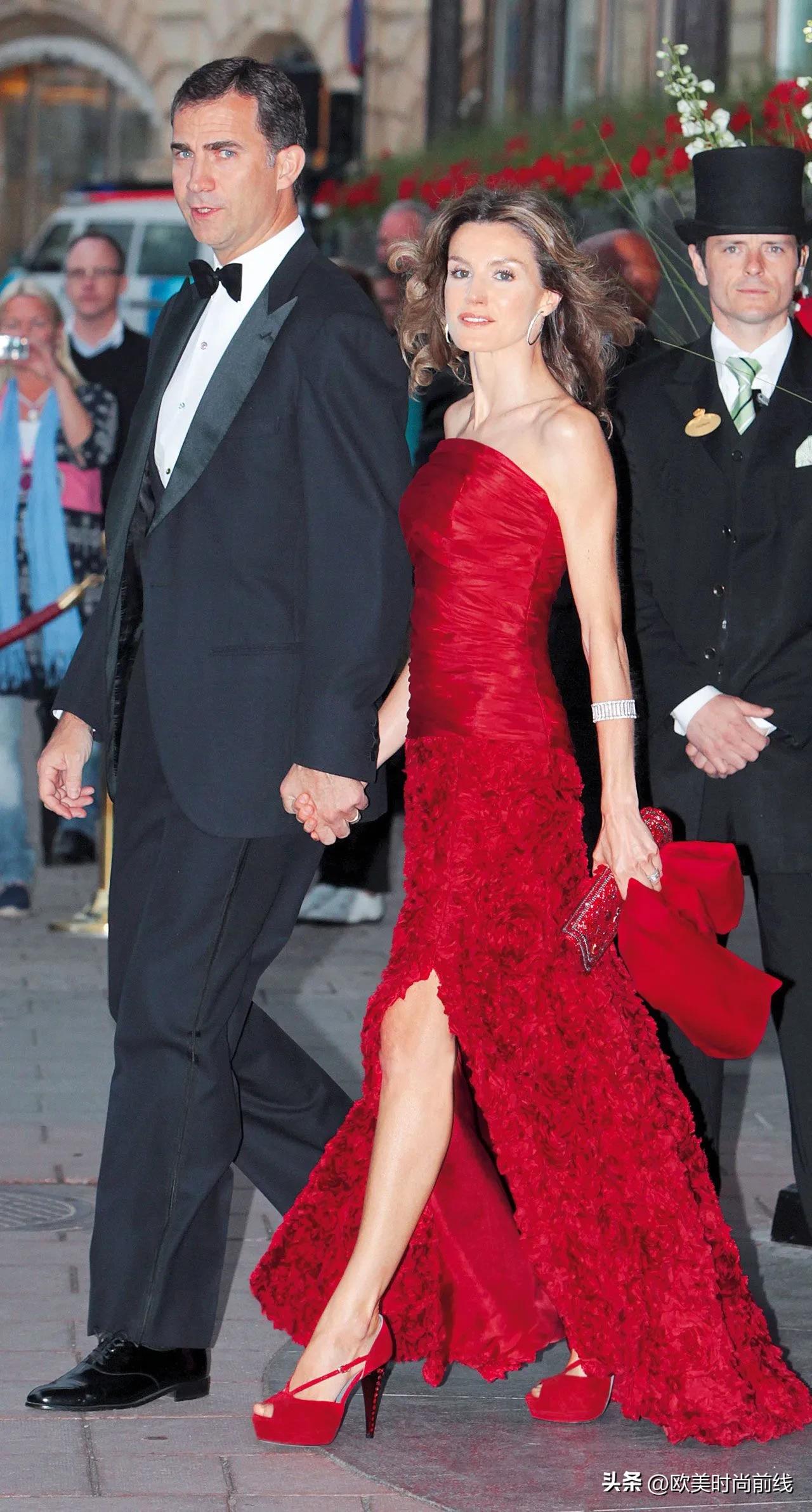 莱后,莱后最新红装照片