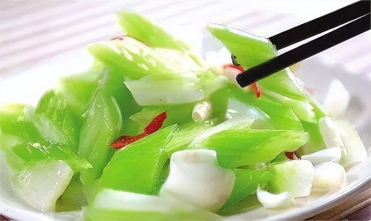 年轻男子突发肩疼,男子胸痛到医院检查突然抢救