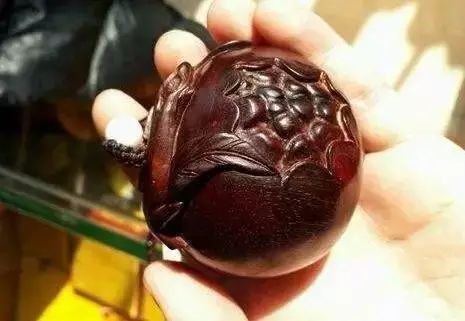 佛手雕件的寓意和象征,翡翠常见的雕件及寓意