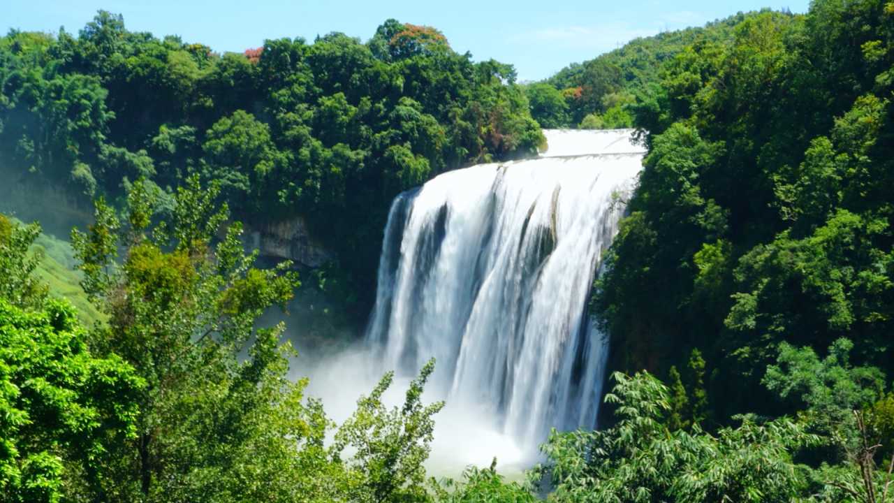 黄果树瀑布漫天扑面而来的水雾,黄果树瀑布4天旅游攻略