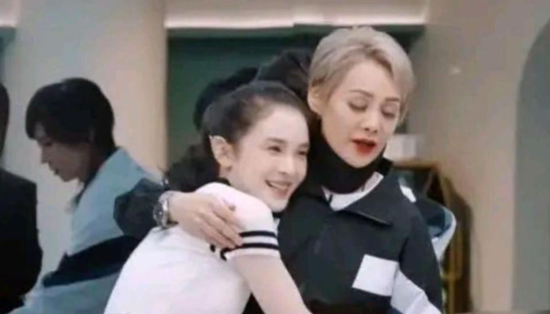 赵樱子红毯假摔视频,赵韩樱子首次回应红毯假摔