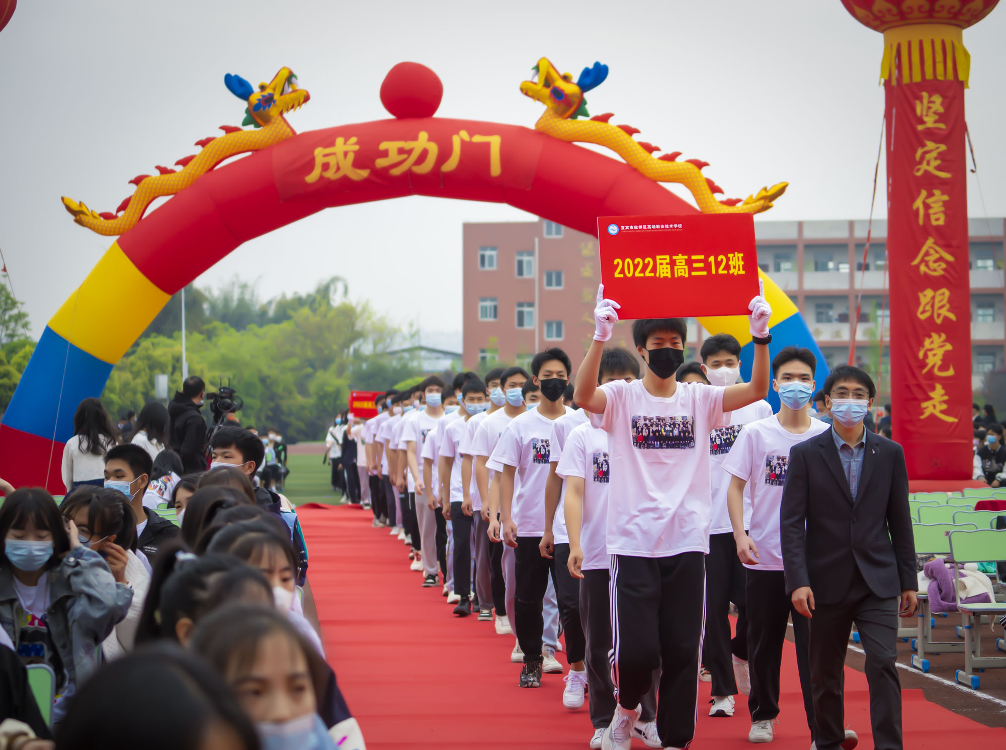 楂樹笁姣曚笟鍏哥ぜ瀹滃瀛︽牎,閫愭ⅵ闈掓槬鎵竼杩滆埅