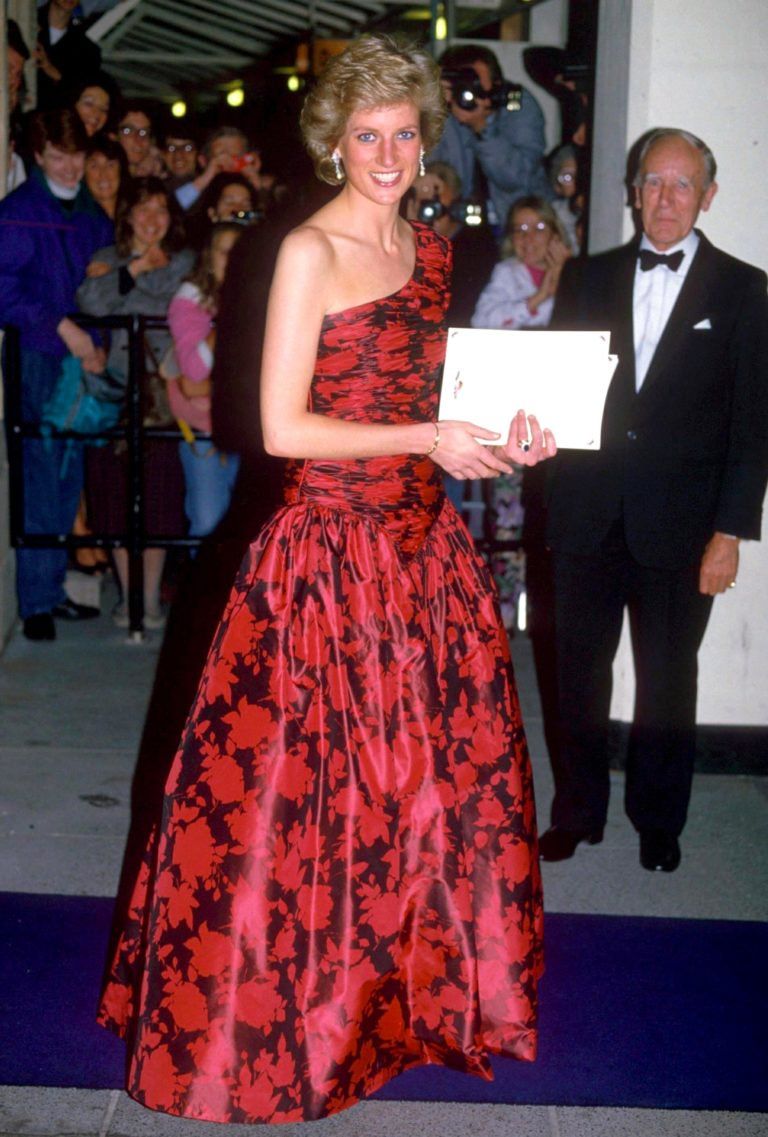 戴安娜王妃礼服大合集,戴安娜王妃最美的衣服