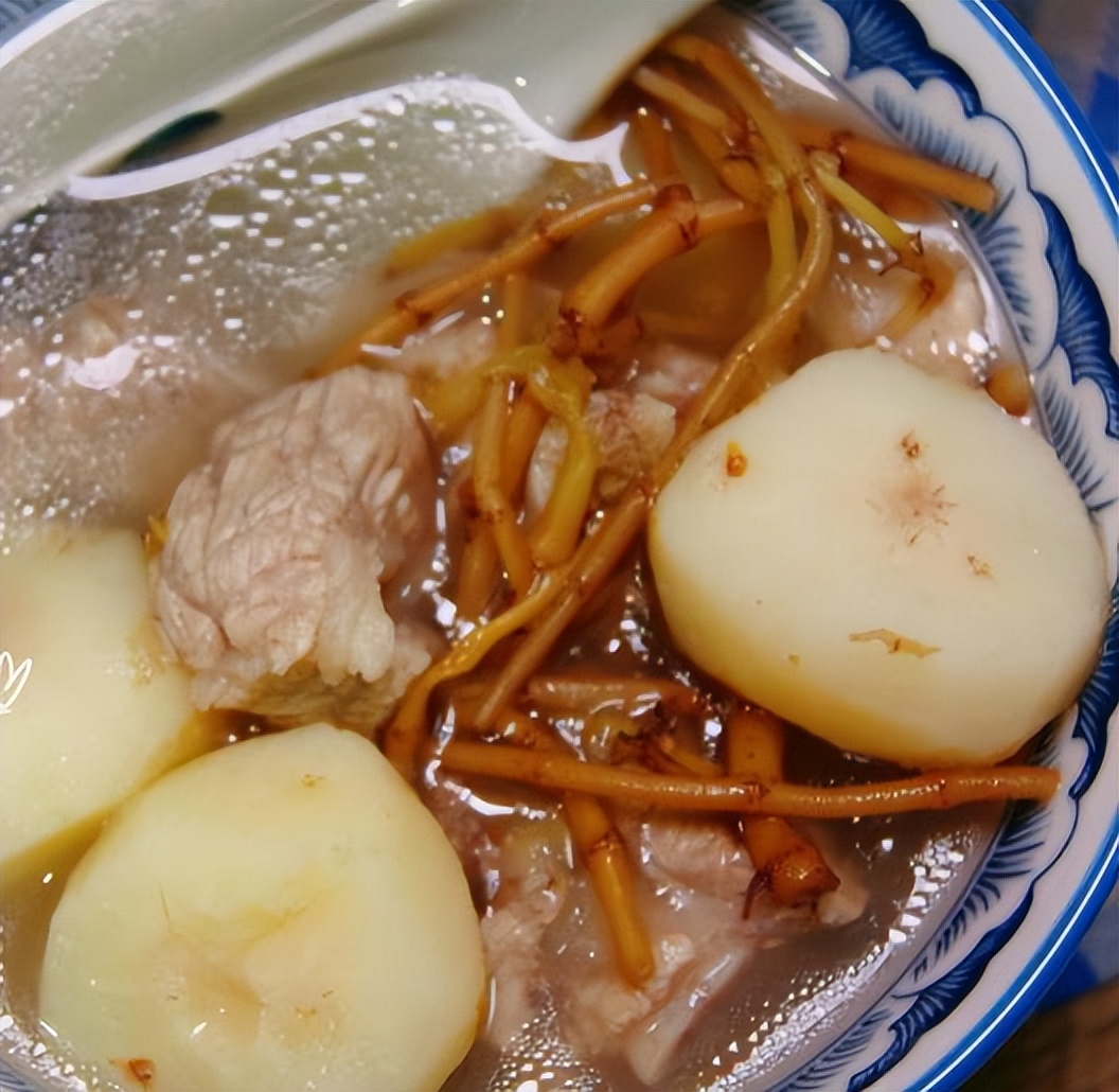 鱼腥草为什么要叫害人草,鱼腥草是害人草还是养生草