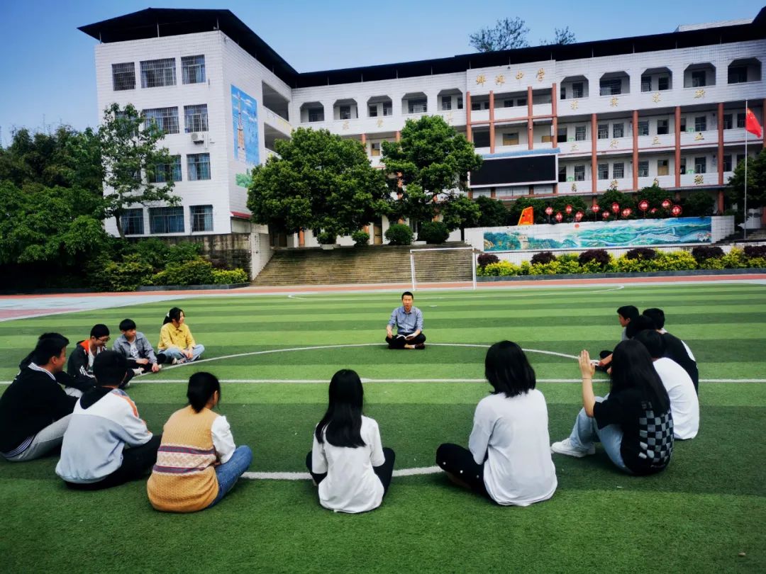 主题党日活动讲红色故事,主题党日活动踏寻红色足迹