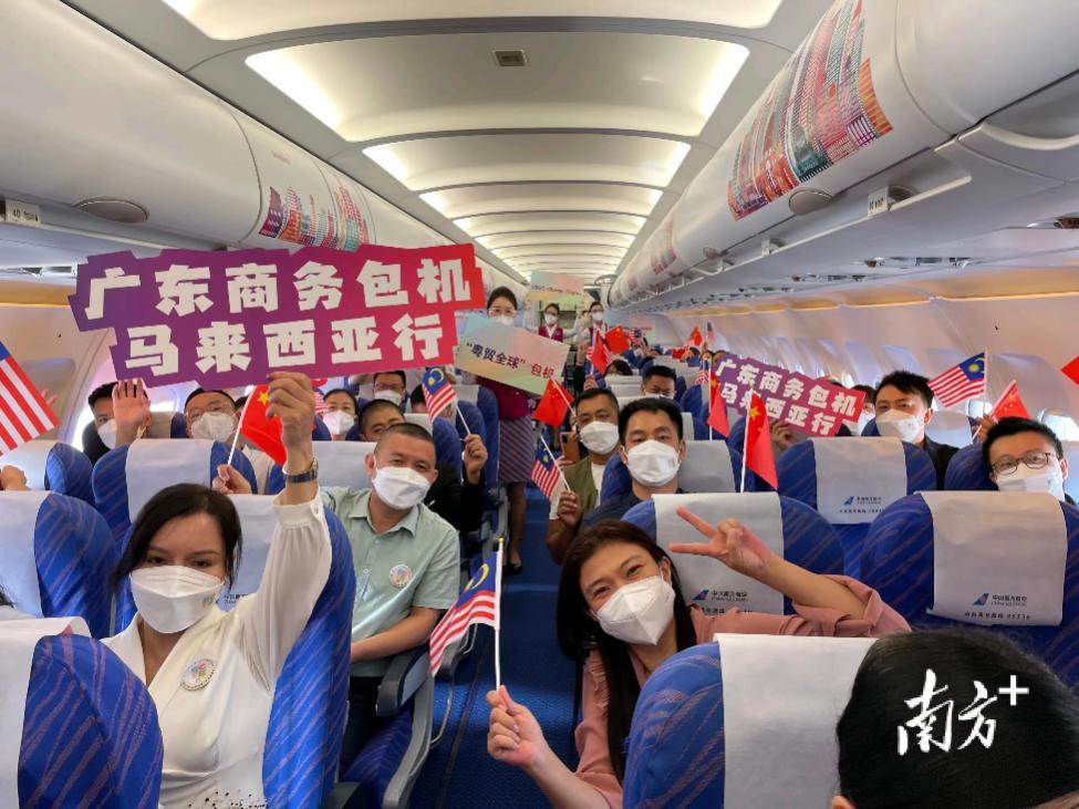 都在搞钱,都在拼命搞钱的时代