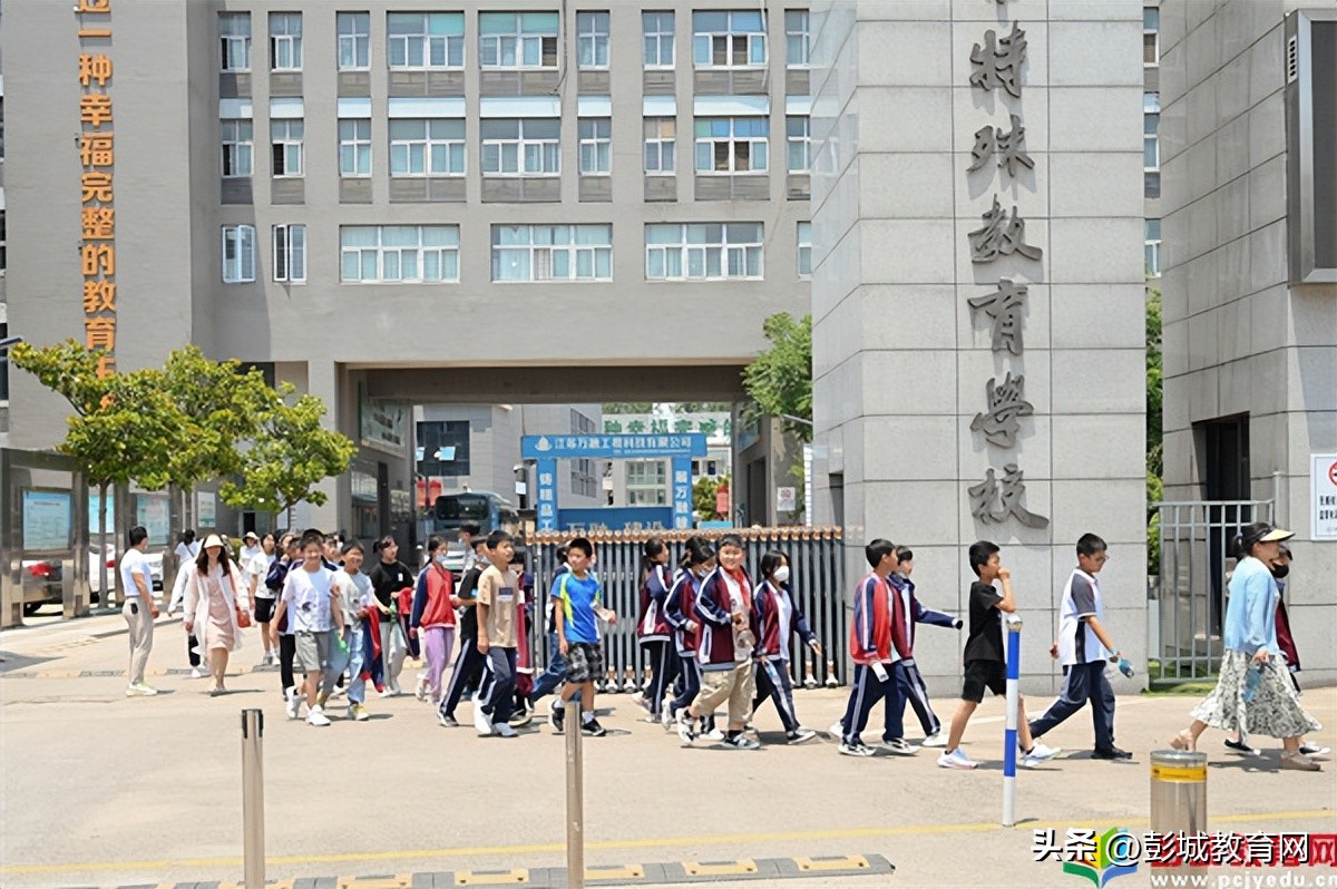 徐州市特殊教育学校组织开展《长空之王》爱国主义观影活动