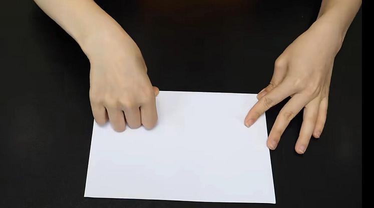 易拉罐拉环损坏,只用一张白纸,罐口“砰”地自己弹开,太实用了