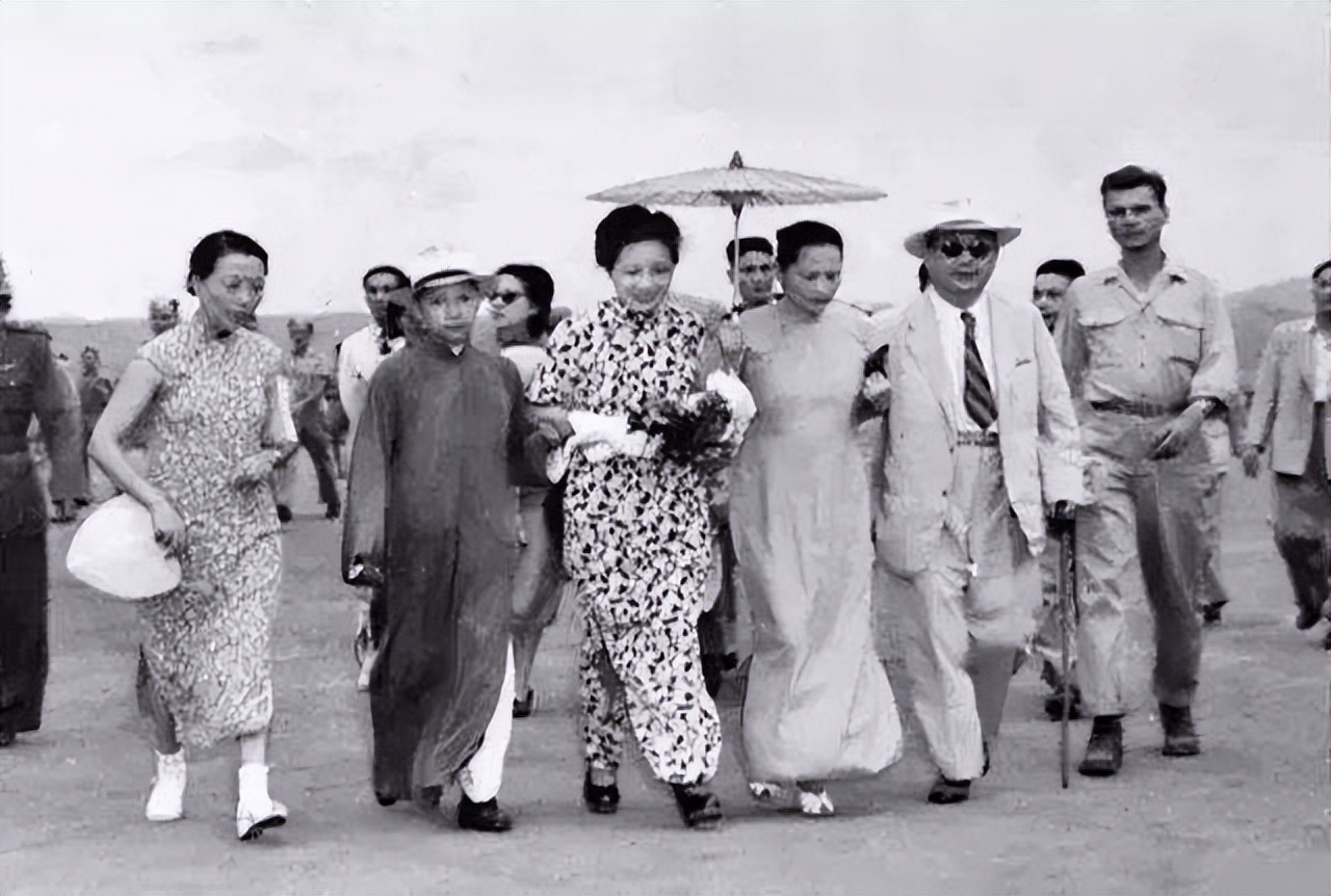 孔令侃为什么娶了二十多岁的女人,孔令侃为什么娶二十岁的女人