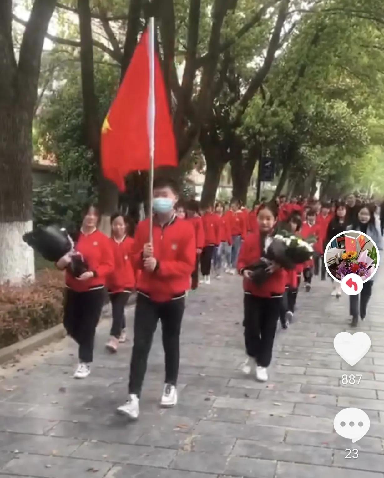 金凤凰儿童游玩区,金凤凰小朋友上学