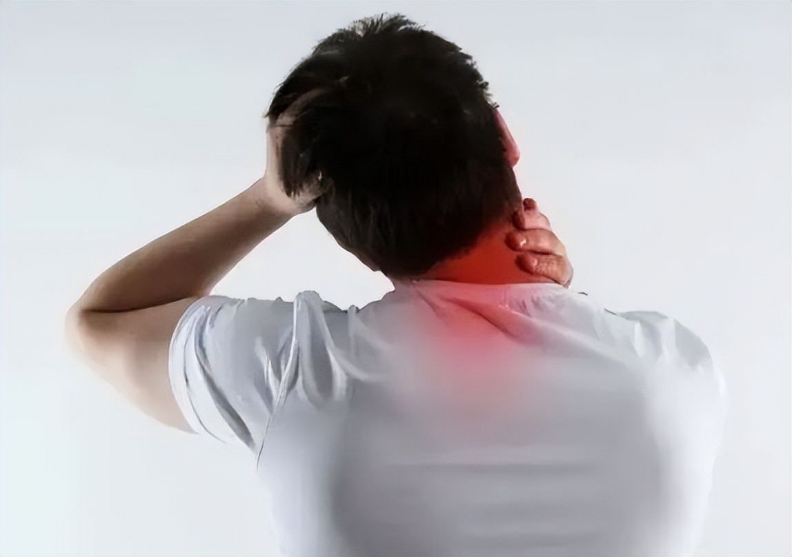 颈椎病会引起哪些症状和治疗方法,颈椎引发的颈椎病有哪些症状