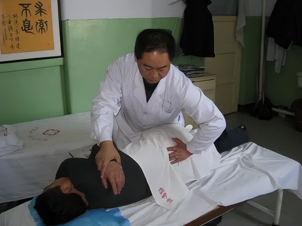 胸椎正骨推拿手法,中医胸椎推拿手法全套教程