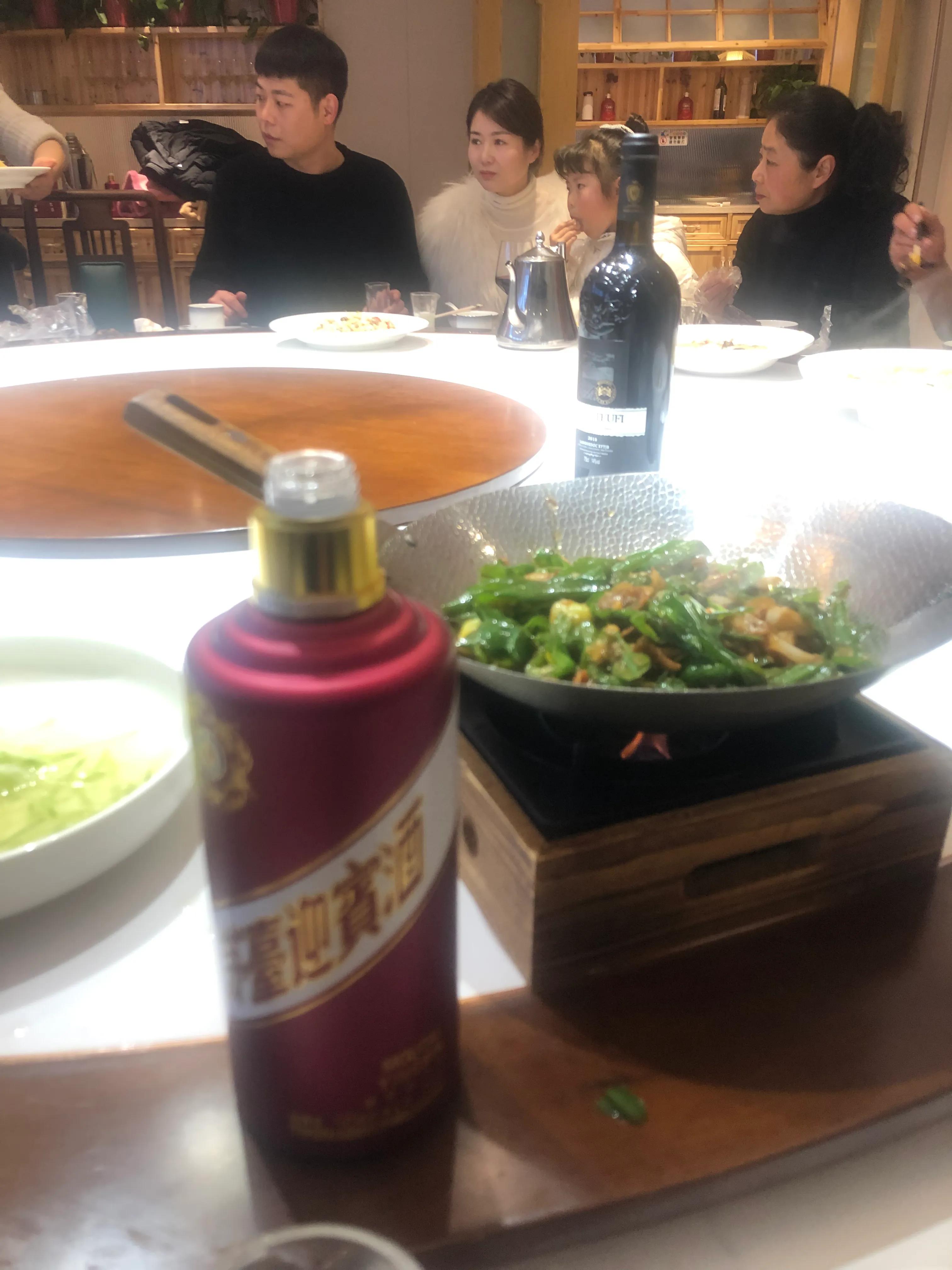 什么酒和紫迎宾口感像,紫迎宾酒什么颜色