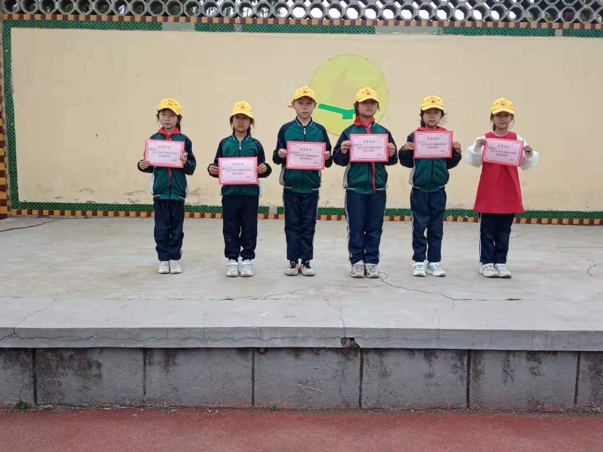 足球颠球专项活动,小学足球颠球比赛