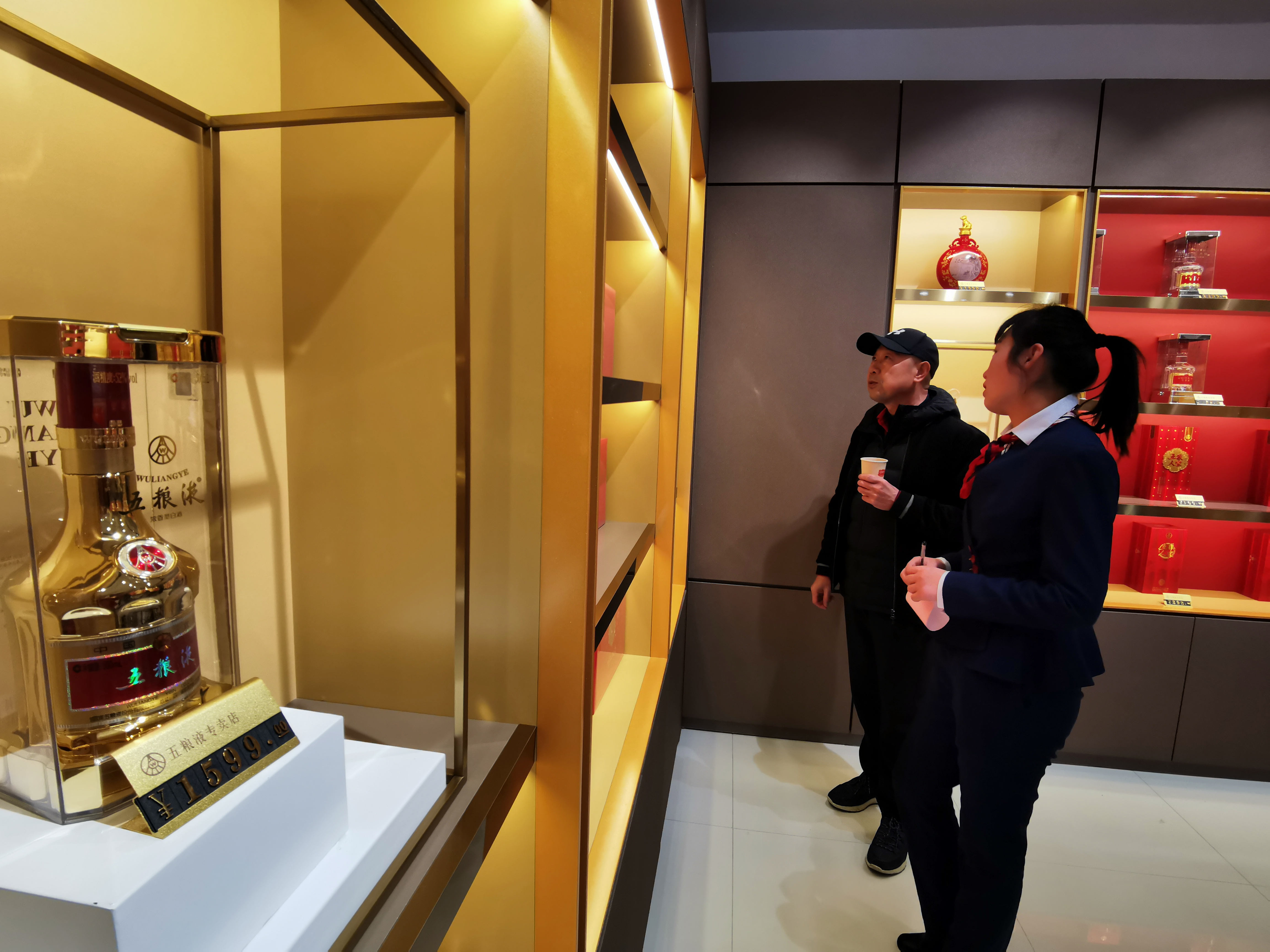 焕新升级骏业日新！“五粮液襄阳旗舰店”盛大开业