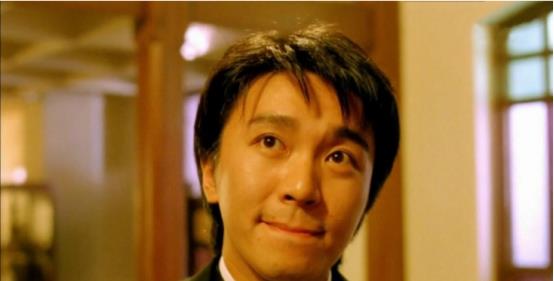 出门带保镖，一顿饭吃6万元的黄油蟹，一年亏掉丈夫100亿的人