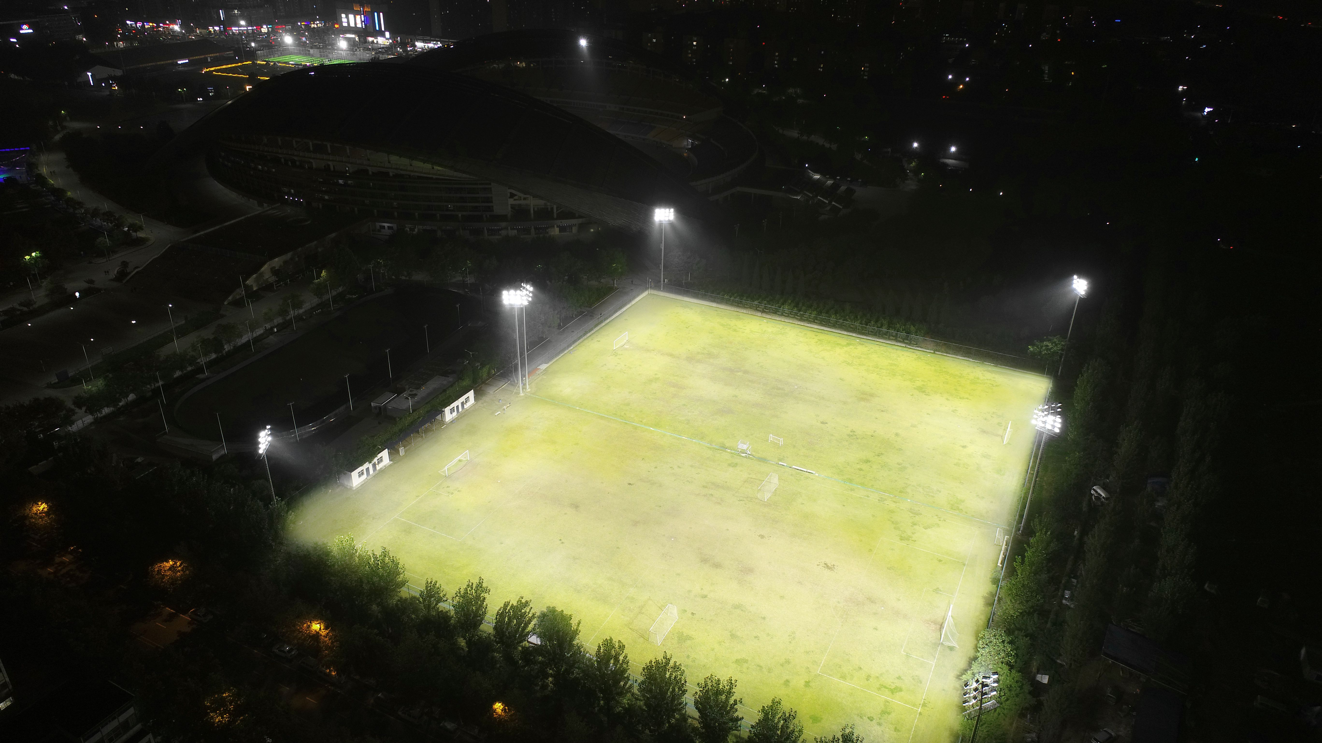 中国足球协会青少年女足训练中心,为中国女足奋力拼搏精神而点赞