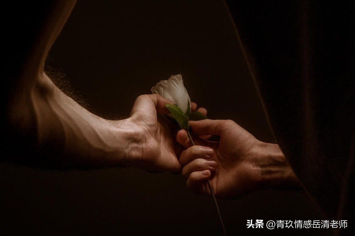 怎么用另一种方式表达我爱你,除了我爱你还能说什么表达爱意