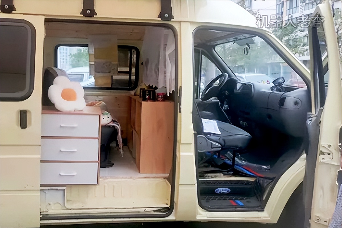 福特新全顺短轴低顶床车自驾游,福特经典全顺改装露营车