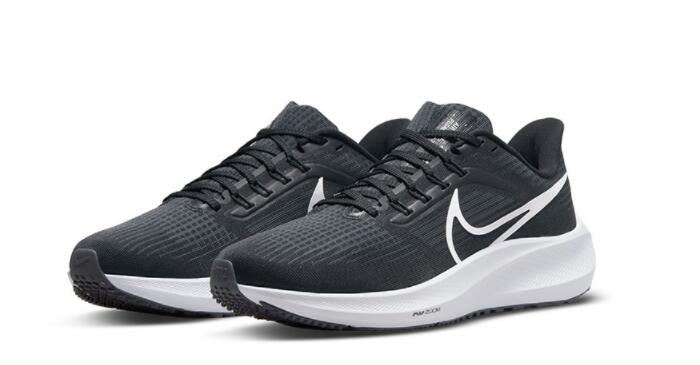 耐克跑鞋女款跑鞋,安踏跑鞋和耐克跑鞋哪个好