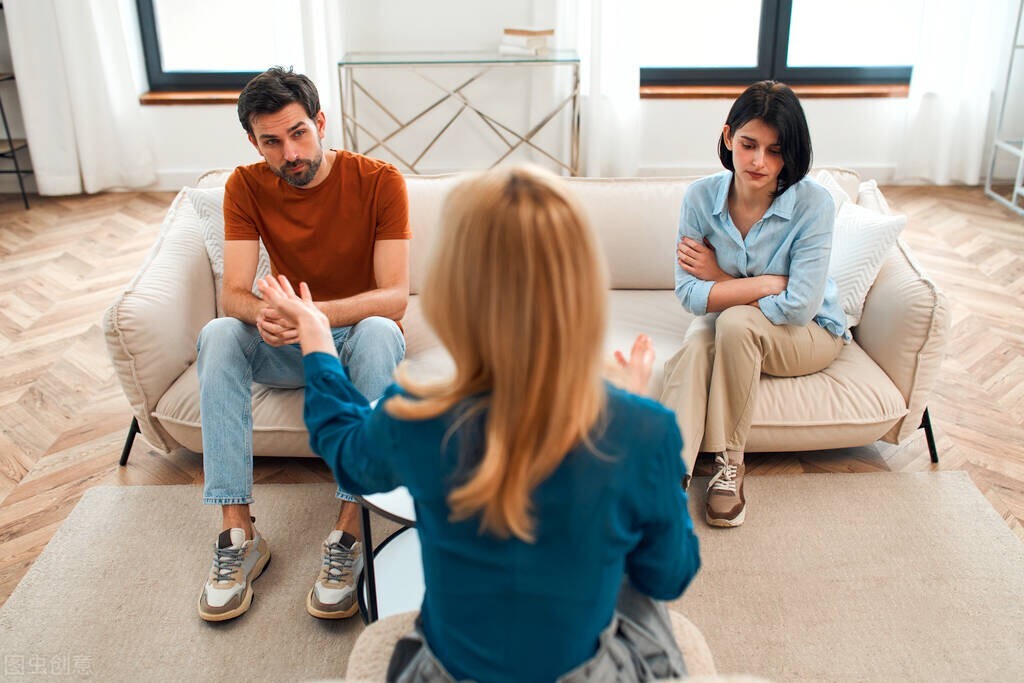 分手了男朋友还纠缠怎么办漫画,分手了男朋友还纠缠自己怎么办