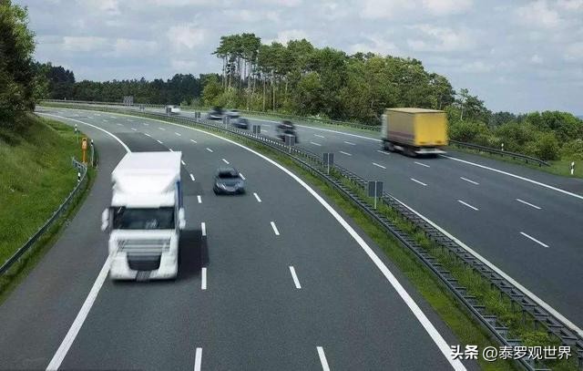 四川重大交通事故最新消息,四川面包车翻下公路路基致6死4伤