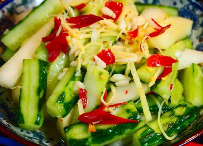 【食安汇】小餐馆遭49次举报罚款，原因竟是卖“拌黄瓜”！