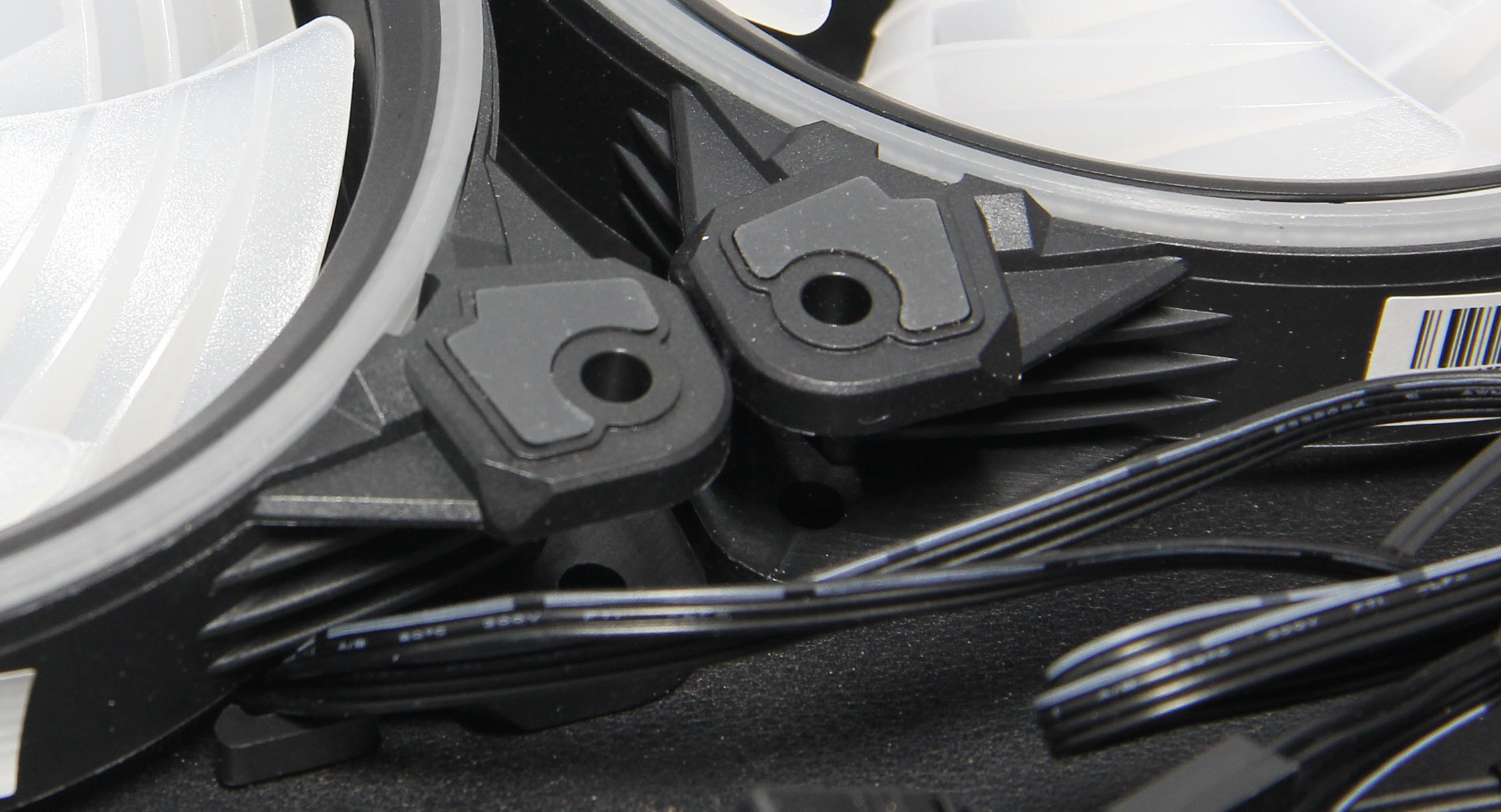 “信仰装机”的真谛，颜值协调性远大于“大杂烩”的高定制电脑