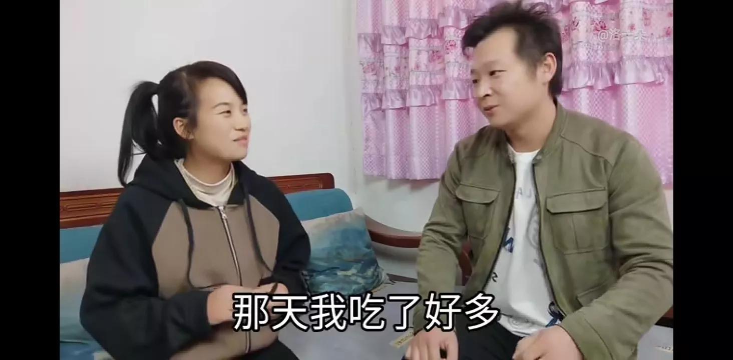一朵在家里沙发后发现五千元，这次朵错怪奇，是奇妈昨天偷放的