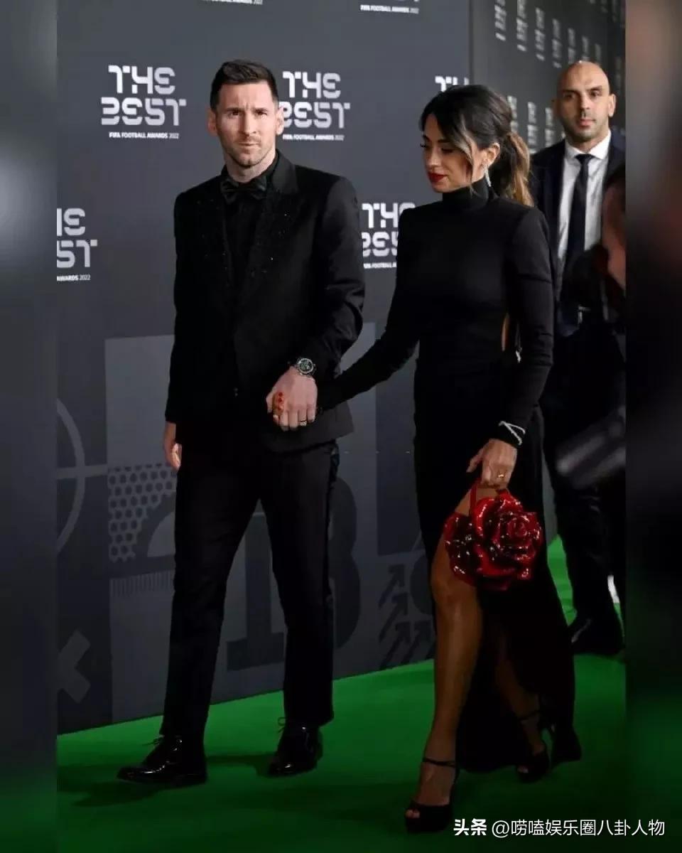 梅西老婆手抓红酒杯跳舞,梅西妻子晒全家庆祝夺冠合照