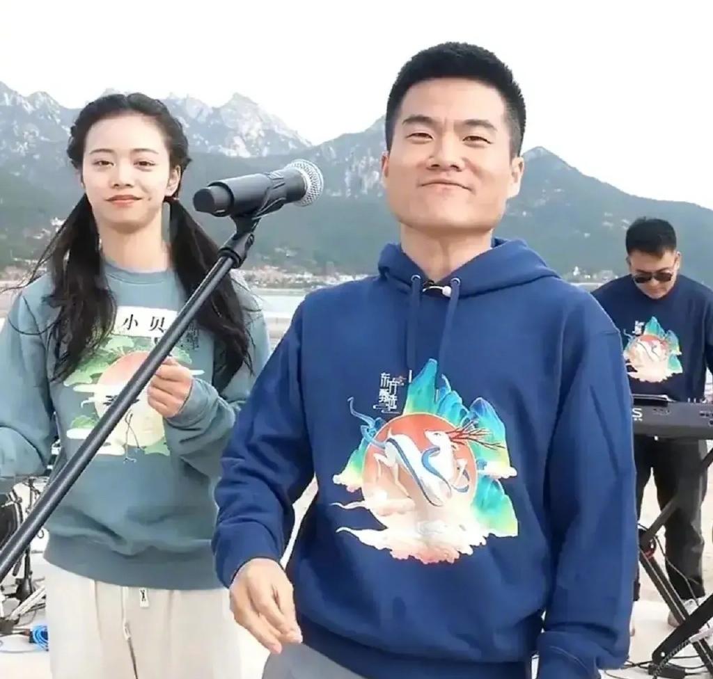 董宇辉回应遭路人泼水,董宇辉回应被泼水